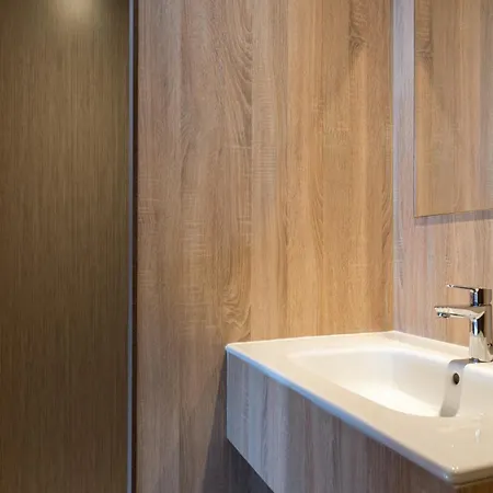 The Originals Access Aéroport, Aurillac