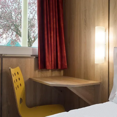 Hotel The Originals Access Aéroport, 3*