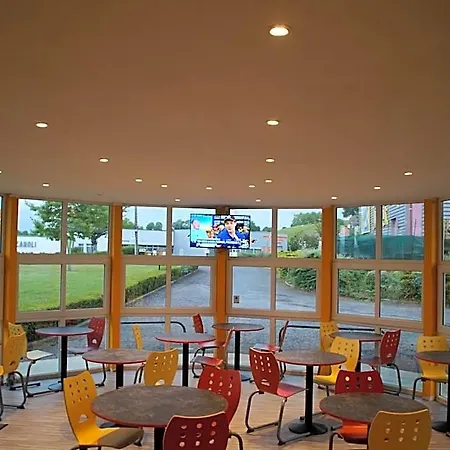 Hotel The Originals Access Aéroport, 2*