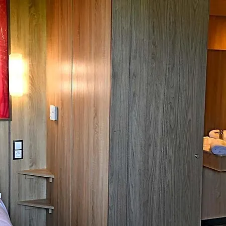 Hotel The Originals Access Aéroport, Aurillac
