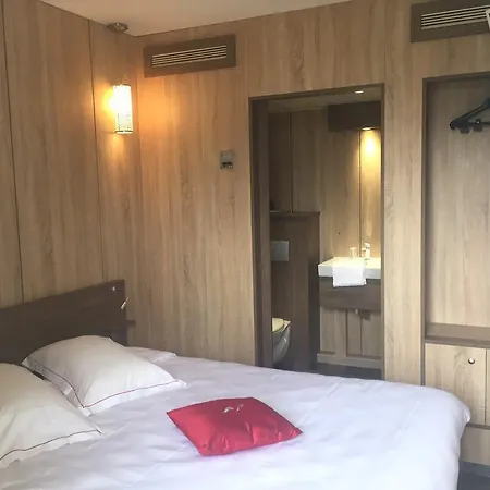 欧里亚克机场原生酒店 酒店 欧里亚克