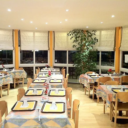 欧里亚克机场原生酒店 欧里亚克
