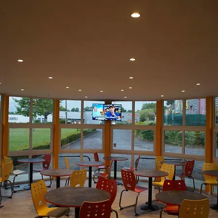 欧里亚克机场原生酒店 2* 欧里亚克