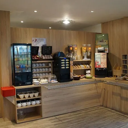 欧里亚克机场原生酒店 酒店 2*