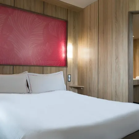 Hotel The Originals Access Aeroport, Aurillac