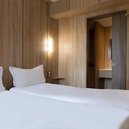 Hotell The Originals Access Aeroport,