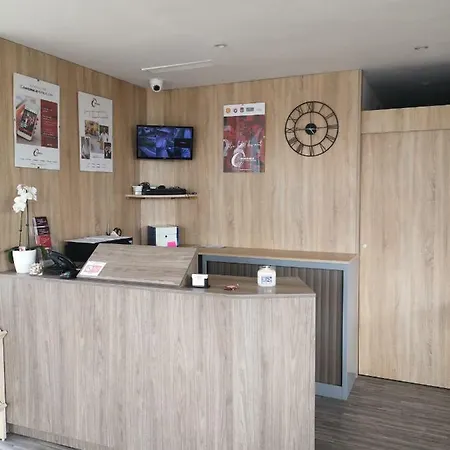 酒店 The Originals Access Aeroport, 欧里亚克
