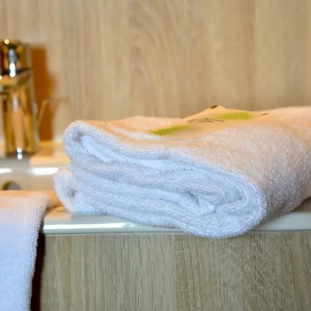 Hotel The Originals Access Aeroport, Aurillac